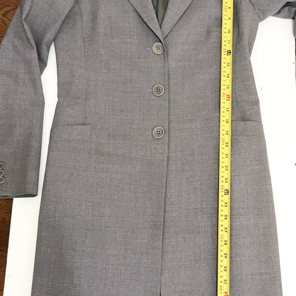 Holt Renfrew Long Blazer. Size 6 - Picture 7 of 9